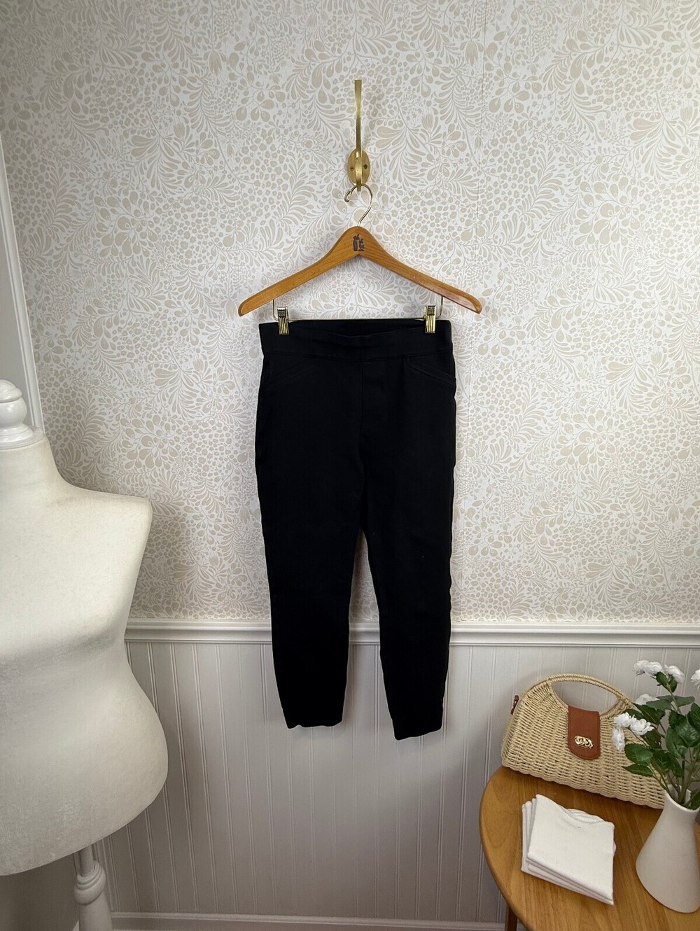 SPANX Perfect Black Pant Back Seam Pull-on Crop Skinny Pants - Size - Medium